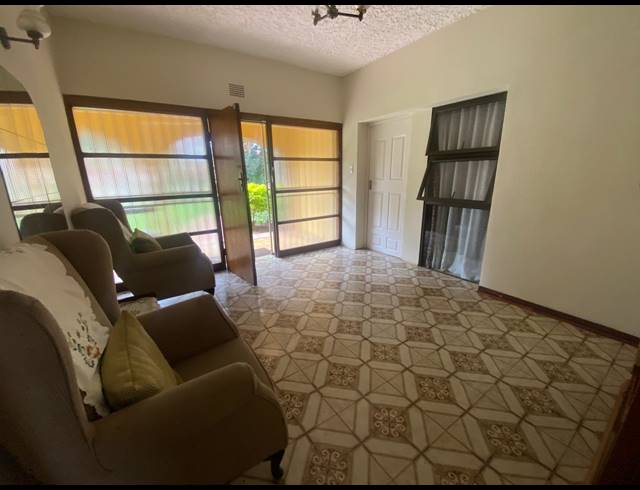 8 BEDROOM HOUSE FOR SALE IN BEDWORTH PARK